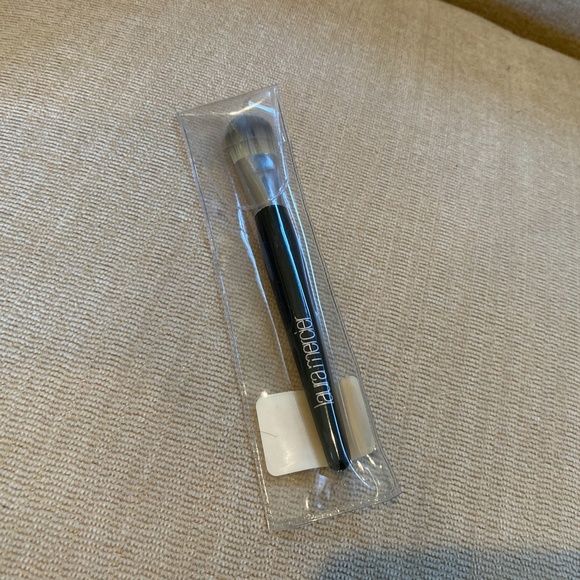 Laura Mercier Cheek Color Brush - Picture 3 of 4